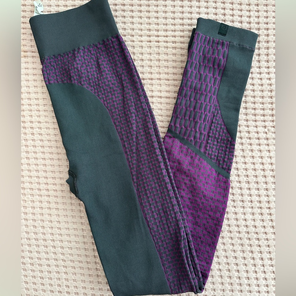 Lululemon Gray Purple About That Base High Rise Tights Leggings Womens 4